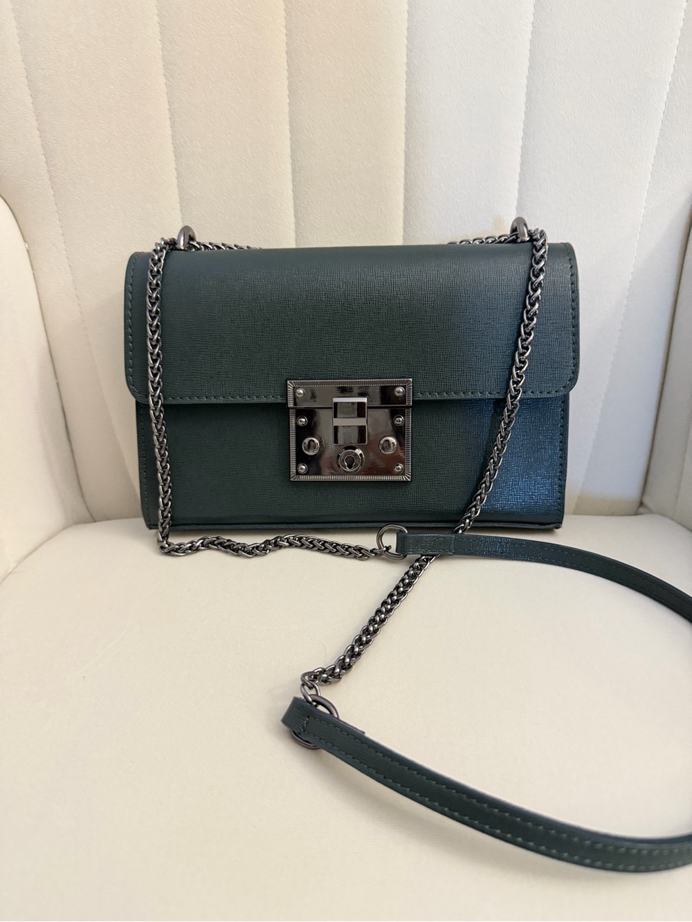 Structured leather Chain Shoulder Bag in Deep Green